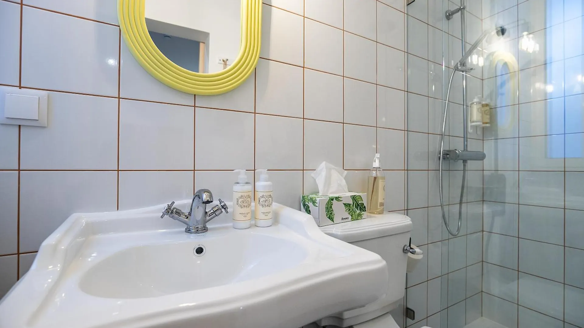 Dona Simone Boutique Suites & Studios - By @ Rita'S Place فارو بيت ضيافة